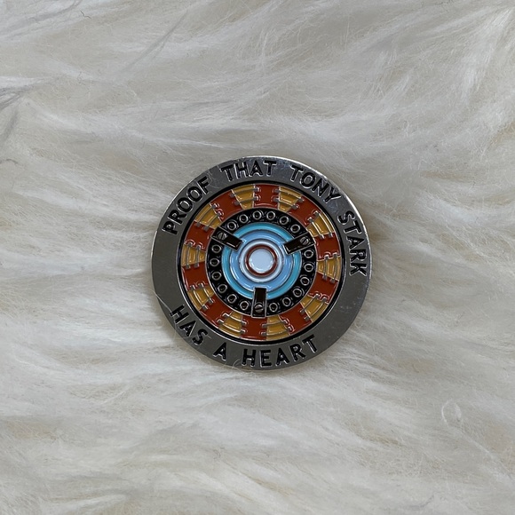 Marvel enamel pin - Picture 2 of 4